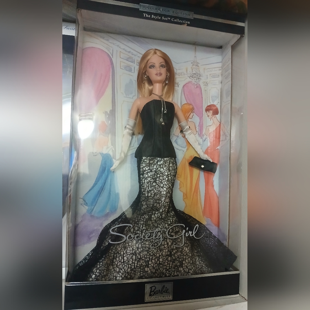 Elegant Black and White Barbie  Doll. *Collectable*